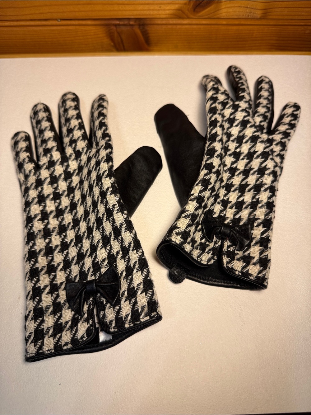 Barneys Originals Black Leather Gloves with Houndstooth and bows